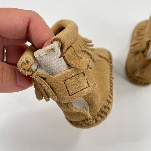 Minnetonka Tan Suede Fringe Pull On Moccasin Booties Infant Size 2 Boho Western - Picture 5 of 8